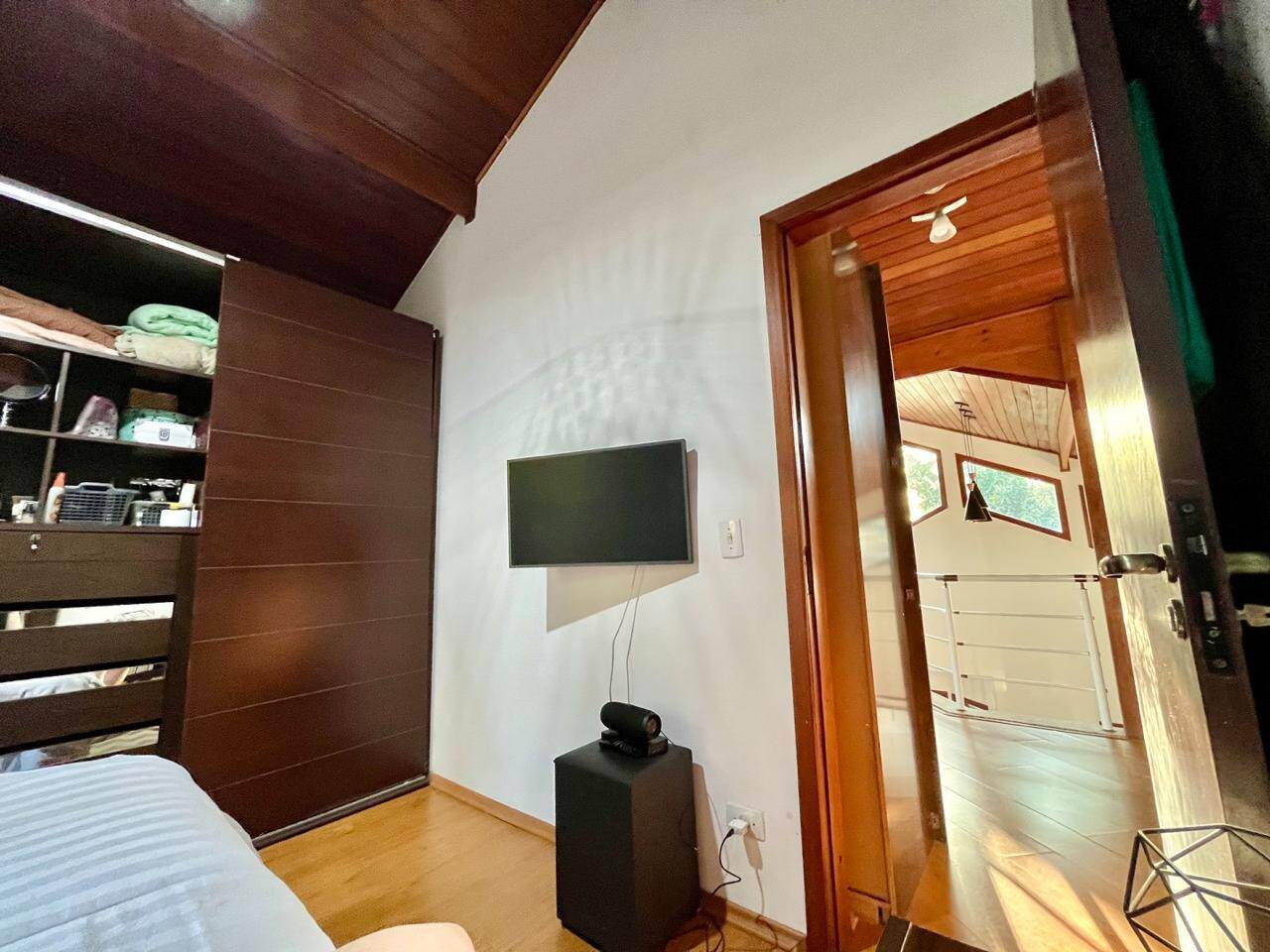 Casa, 4 quartos, 240 m² - Foto 35