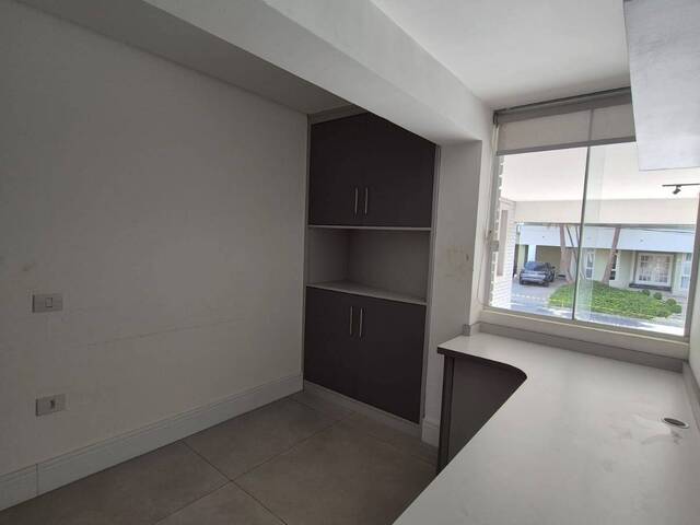 Casa para Venda em Santana de Parnaíba - 4