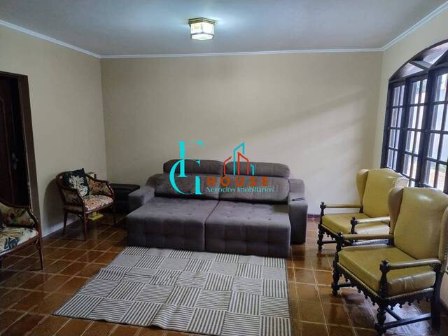 Casa para Venda em Embu-Guaçu - 4