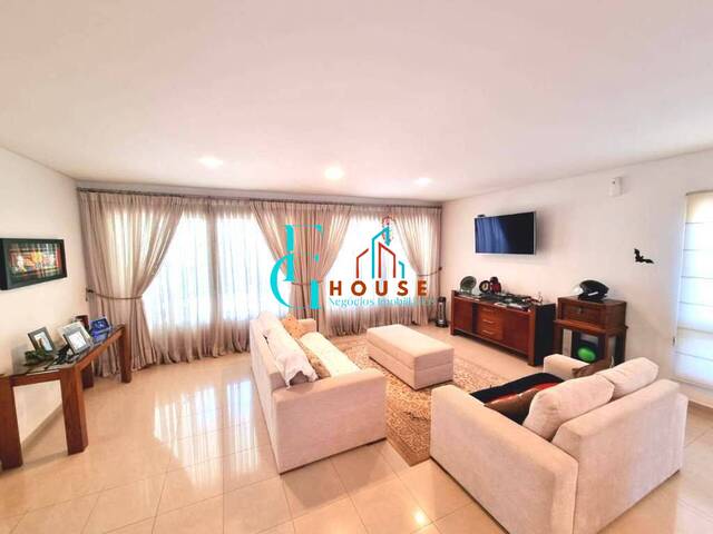Casa para Venda em Santana de Parnaíba - 5