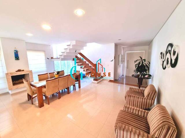 Casa para Venda em Santana de Parnaíba - 4