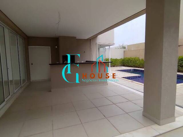 Casa para Venda em Santana de Parnaíba - 4