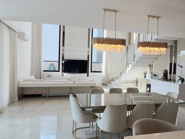 #325 - Casa para Venda em Santana de Parnaíba - SP