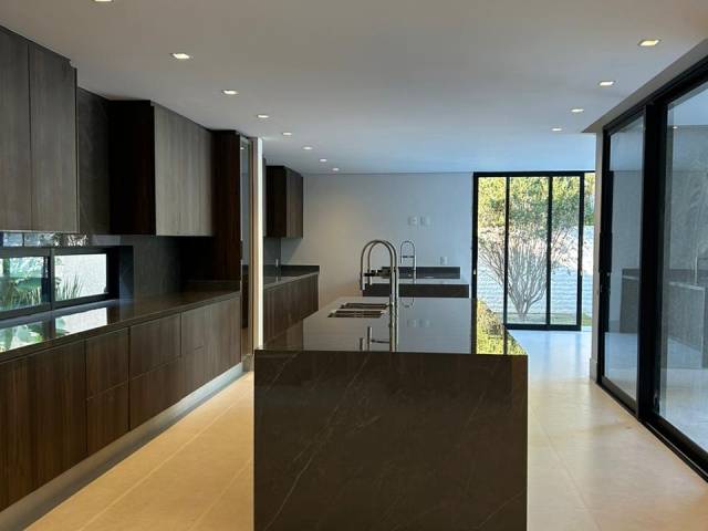 Casa para Venda em Santana de Parnaíba - 5