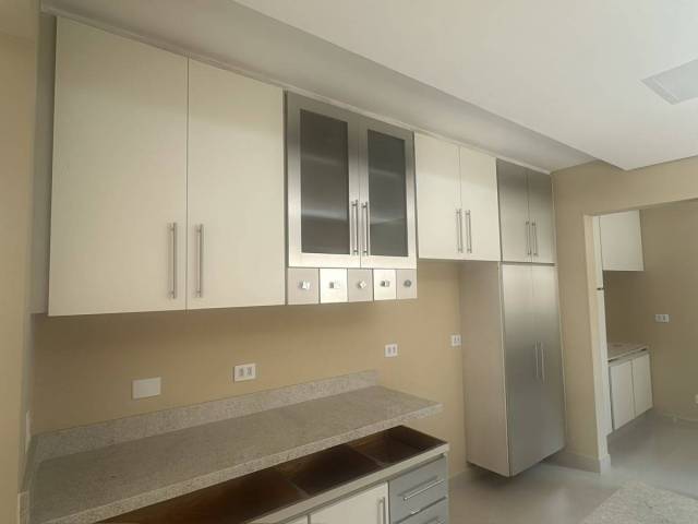 Casa para Venda em Santana de Parnaíba - 3