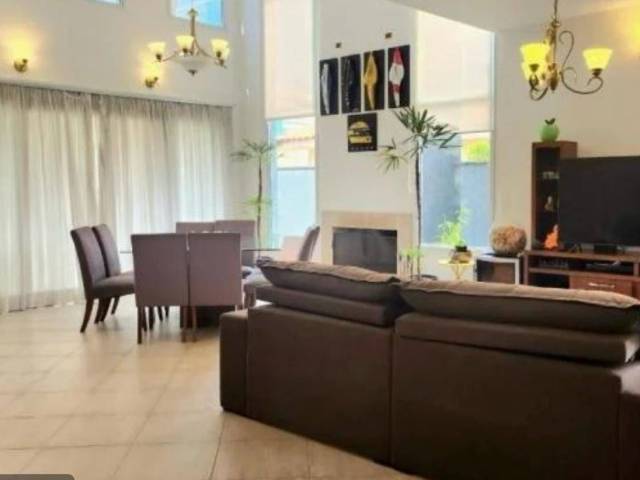 Casa para Venda em Santana de Parnaíba - 2