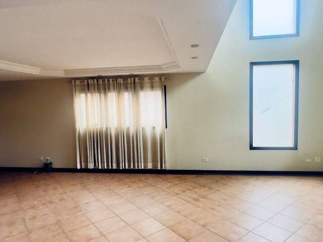 Casa para Venda em Santana de Parnaíba - 4