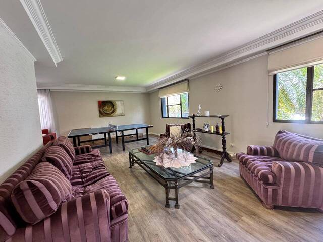 #677 - Casa para Venda em Santana de Parnaíba - SP