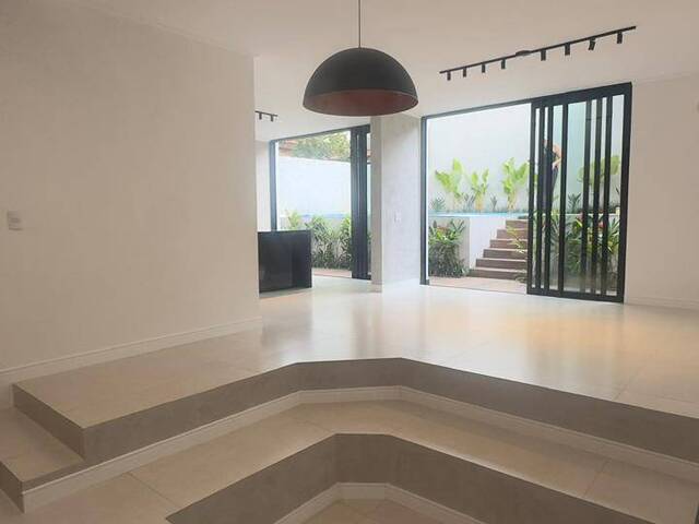 #687 - Casa para Venda em Santana de Parnaíba - SP