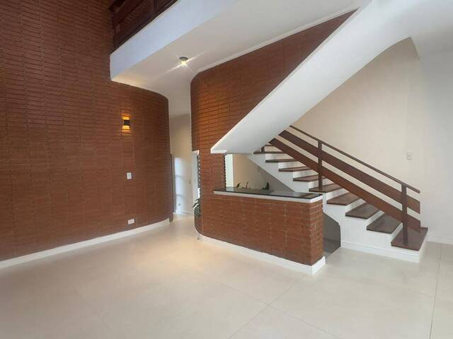 #687 - Casa para Venda em Santana de Parnaíba - SP