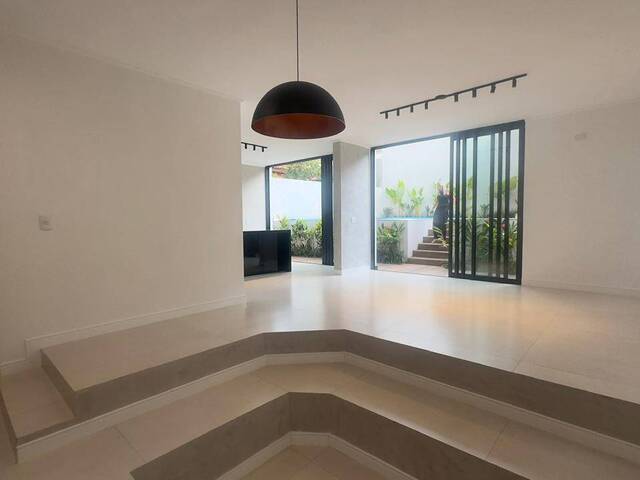 Casa para Venda em Santana de Parnaíba - 4