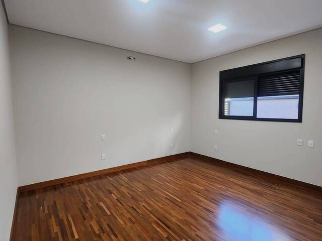 Casa para Venda em Santana de Parnaíba - 2