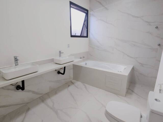 Casa para Venda em Santana de Parnaíba - 3
