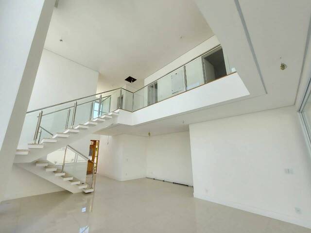 Casa para Venda em Santana de Parnaíba - 3