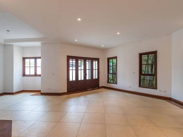 #726 - Casa para Venda em Santana de Parnaíba - SP - 2