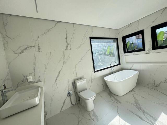 Casa para Venda em Santana de Parnaíba - 5