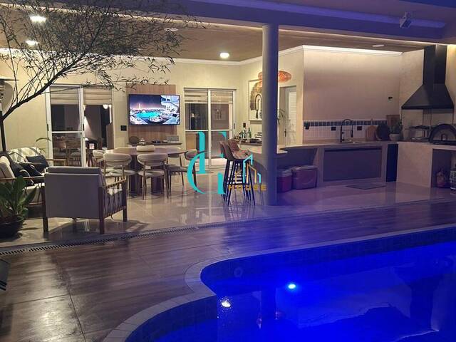 #741 - Casa para Venda em Santana de Parnaíba - SP