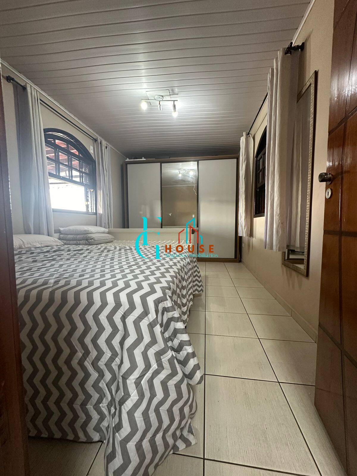 Casa à venda com 3 quartos, 196m² - Foto 9